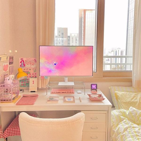 Pink kawaii outlet desk